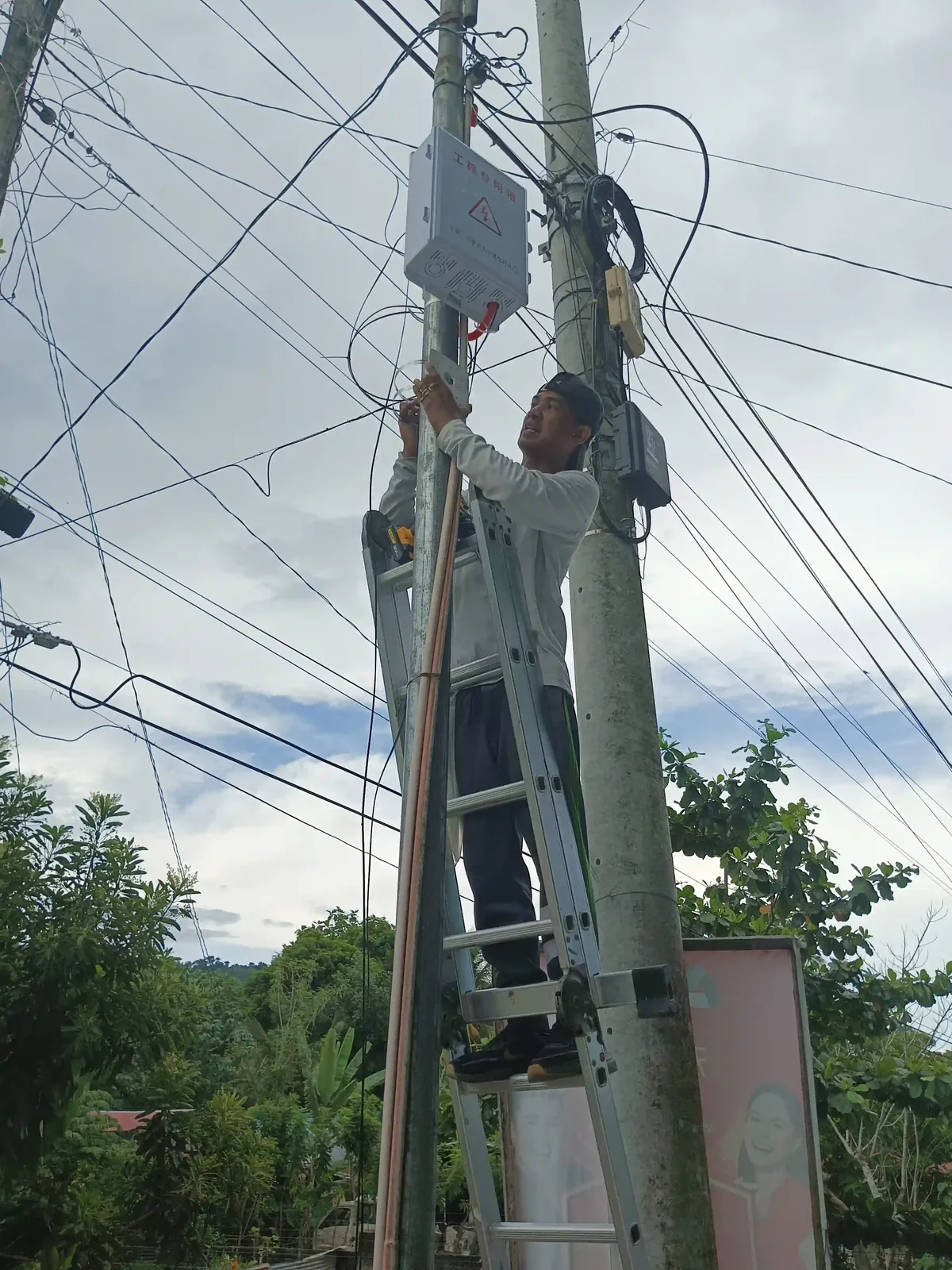 A Powerbyte installation, photographed as the work happened.
